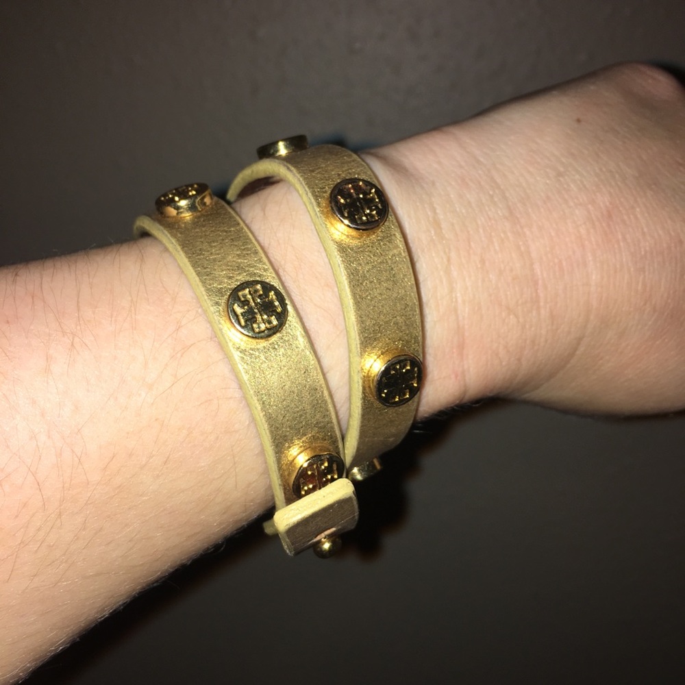 TORY BURCH DOUBLE-WRAP LOGO STUD BRACELET GOLD